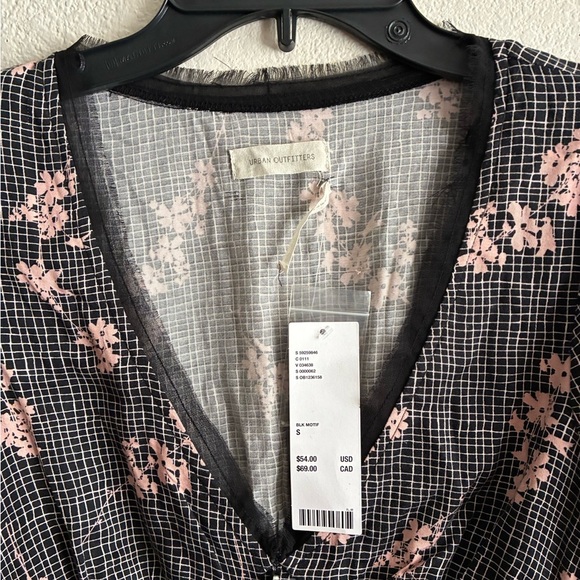 🆕Urban Outfitters Black and Pink Checkered Floral Blouse S🆕 - Picture 5 of 16